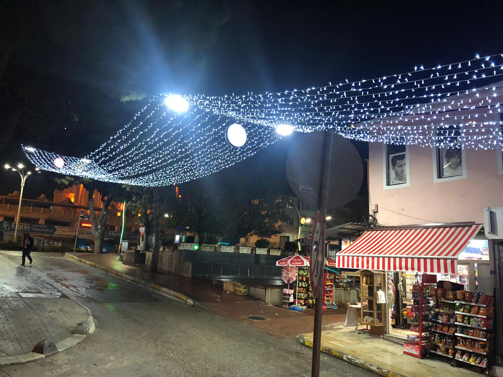 Anatolia LED | Derince Belediyesi Hafız Hasan Yılmaz Caddesi Perde Led Süsleme / 2019