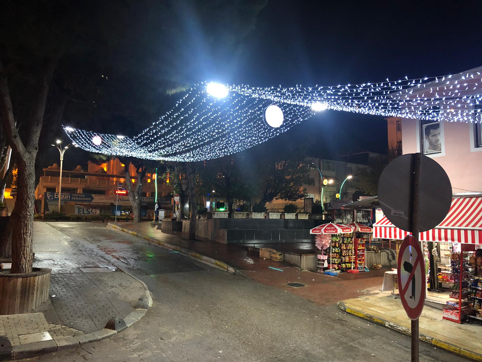 Anatolia LED | Derince Belediyesi Hafız Hasan Yılmaz Caddesi Perde Led Süsleme / 2019