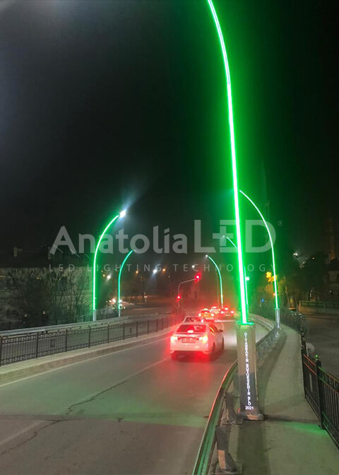 Anatolia LED | Diyarbakır Büyükşehir Belediyesi İstasyon Köprüsü 10 Metre Ant Still Modeli Dekoratif Aydınlatma Yapım İşi / 2021