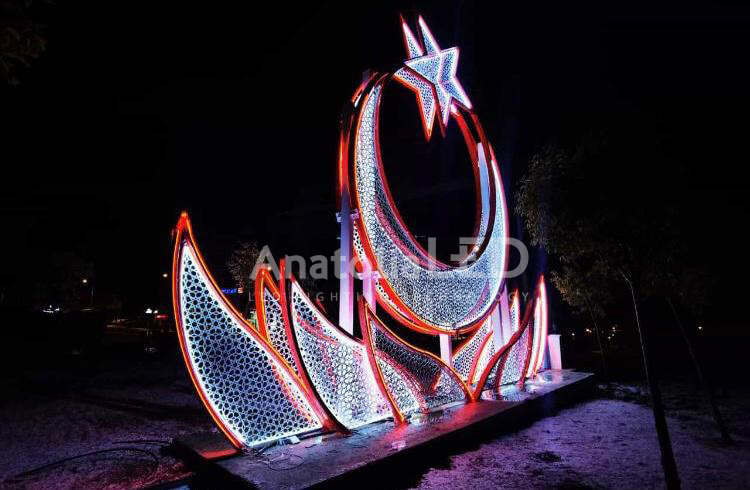 Anatolia LED | Kocaeli Büyükşehir Belediyesi – Gebze 8 Metre Ay Yıldız Model Şehir Görseli